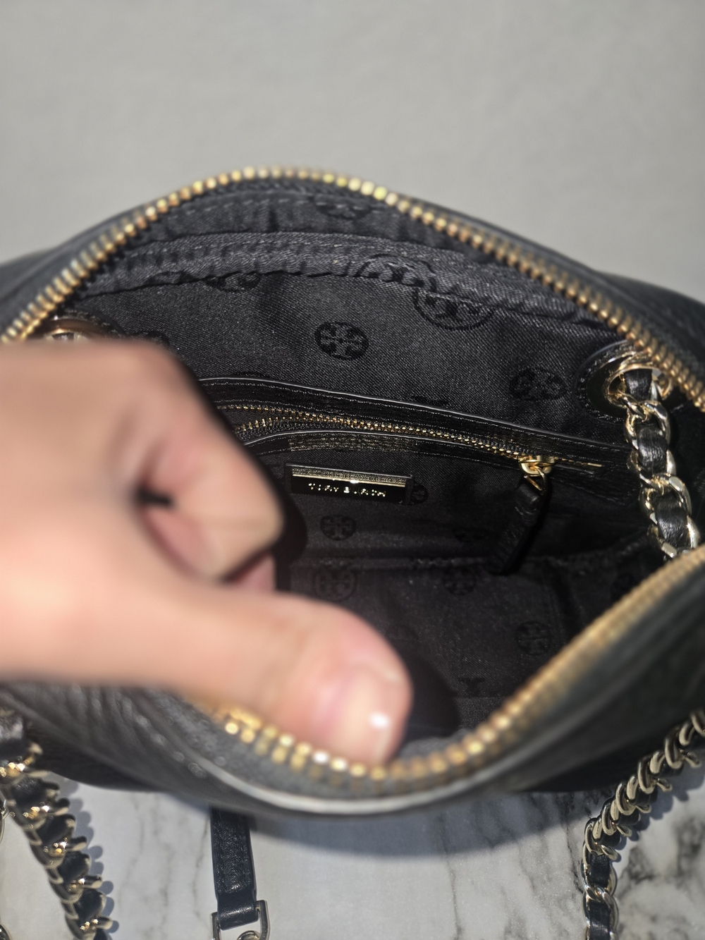 Tory Burch Black Pebbled Leather Chain Strap Crossbody - Picture 5 of 8